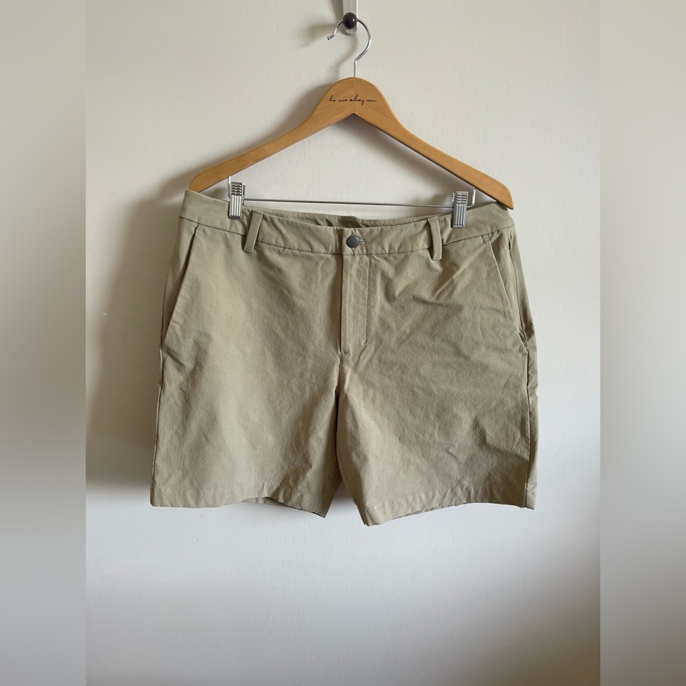 lululemon athletica Men's W36 Khaki Shorts Casual